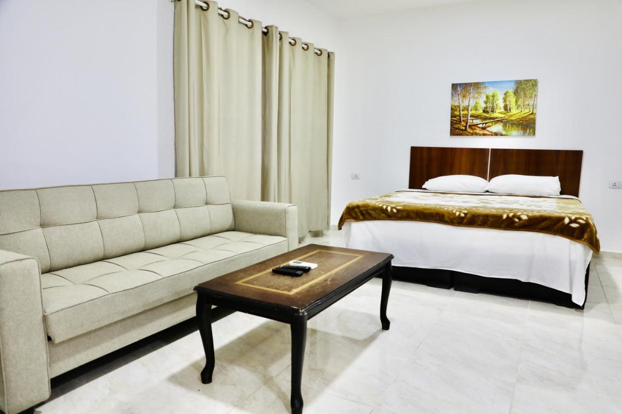 Faraseen Apartments 1 Al Qastal Zewnętrze zdjęcie